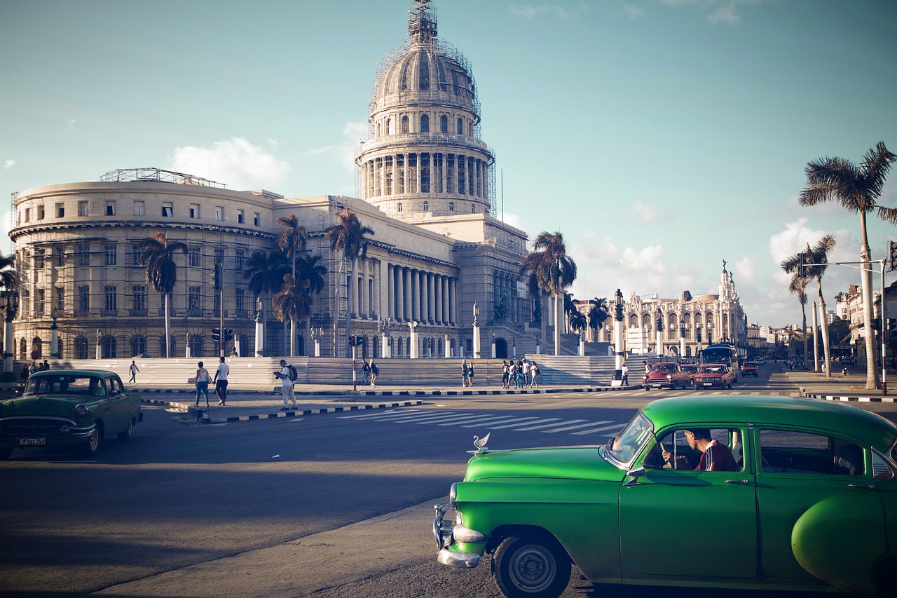 capitolio and classic car